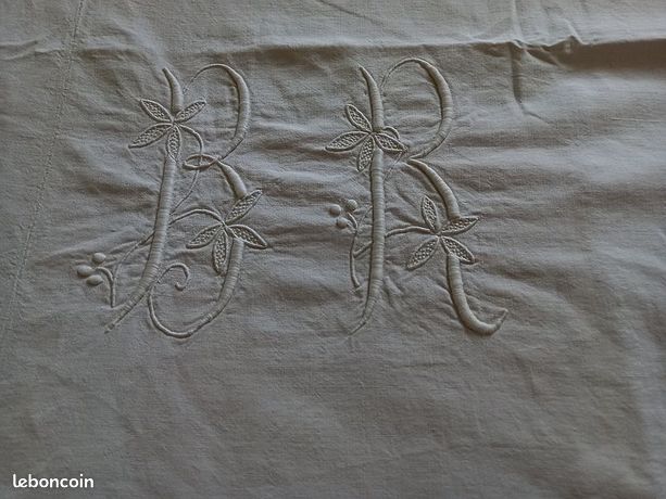 Drap brodé vintage monogramme - Ressourcerie Histoires Sans Fin
