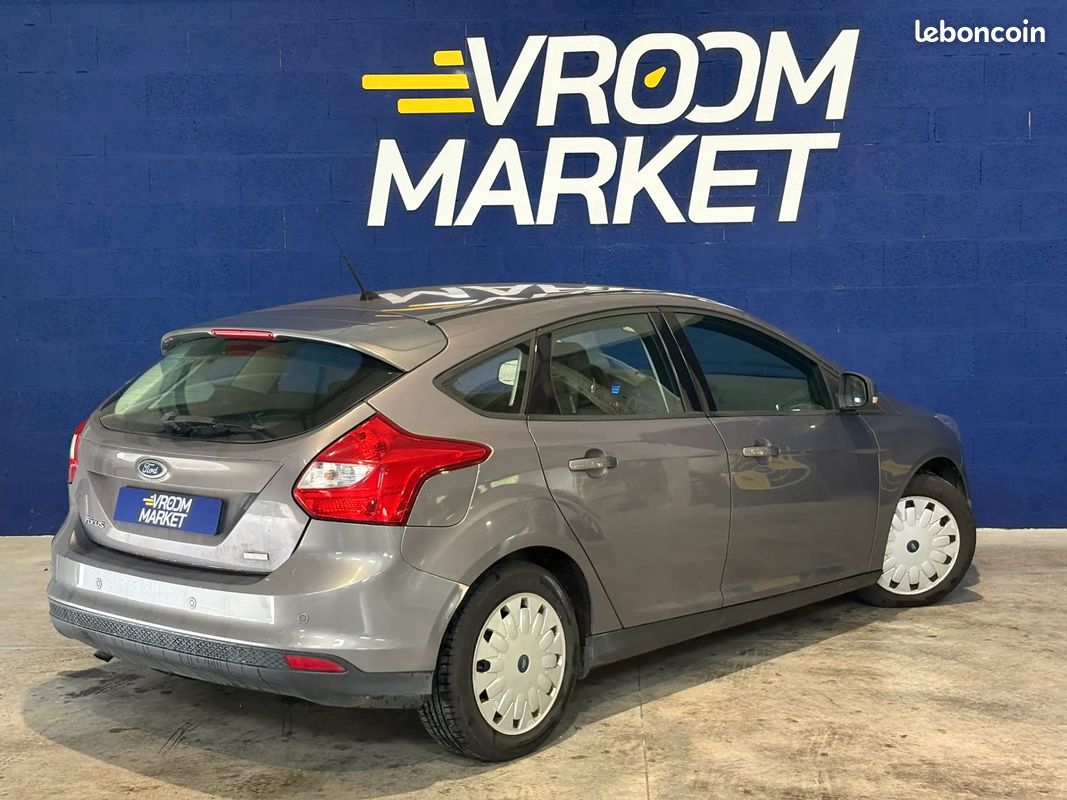 FORD Focus 1.6 D 105ch Business - 2013 - GPS - Bluetooth - Aide stationnement (image 6)