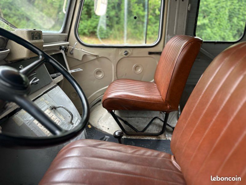 Le mythique citroen hy de Louis la brocante (image 3)
