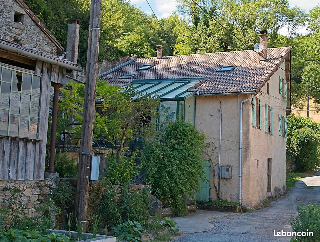 Maison 11 pièces 187 m² · à Tauriac-de-Camarès · 187 m² · 140 000 €