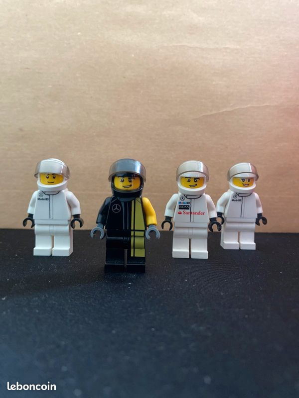 Lego écurie Mercedes + Pilote (image 1)