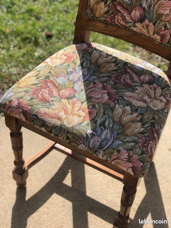 Chaise en bois massif et tissu (image 1)