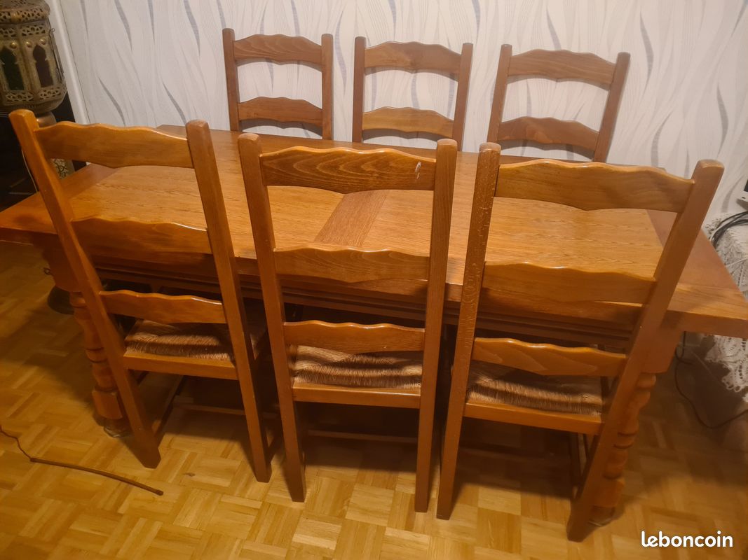 Table avec chaises (image 4)