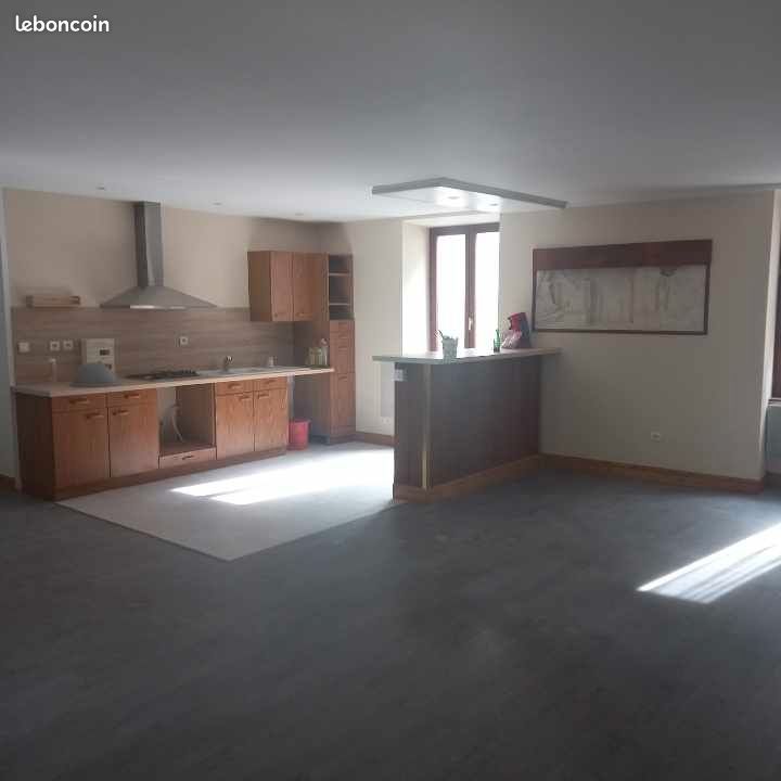 Appartement 4 pièces 90 m² · à Tenay · 90 m² · 610 €