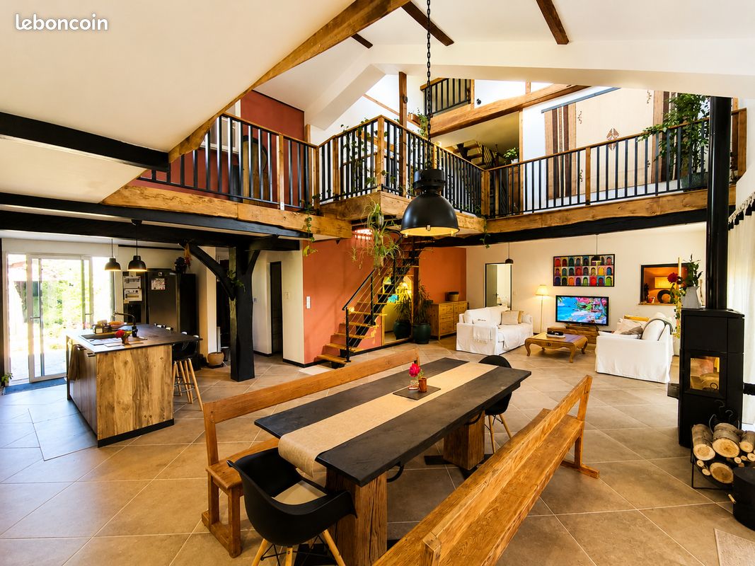 Maison 8 pièces 228 m² · à Saint-Seurin-sur-l'Isle · 228 m² · 449 000 €