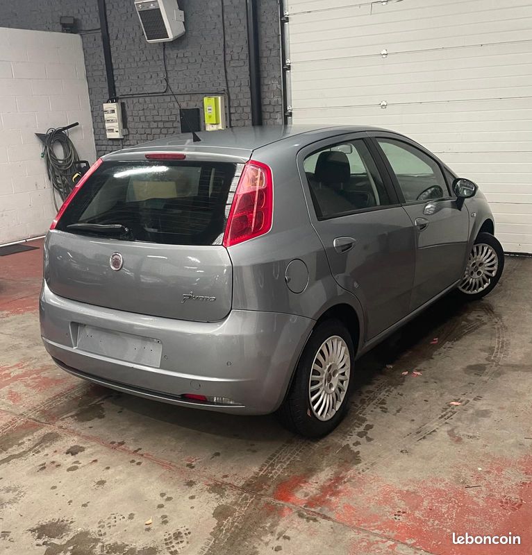 Fiat Punto II 1.3 Multijet 16v 75ch 5p/ 156433 KM/ MOTEUR A CHAINE/CLIMATISATION/VITRES ELECTRIQUES (image 3)