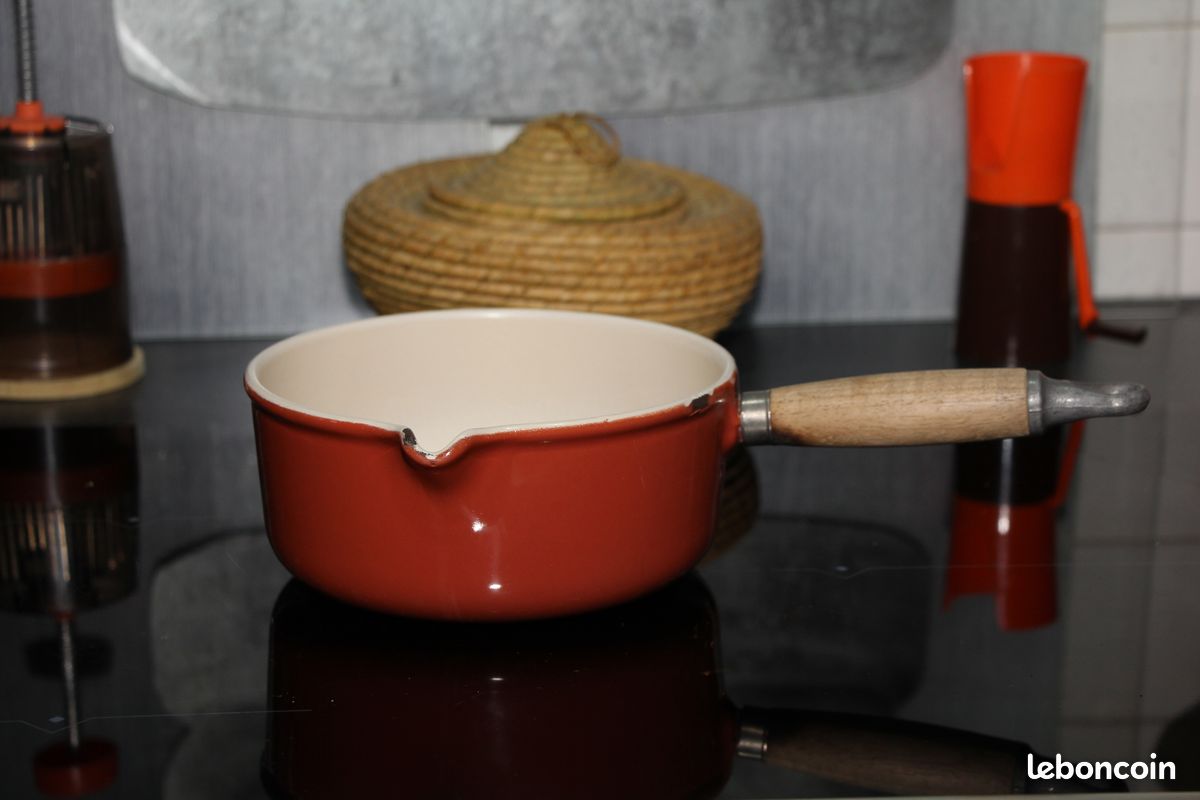 Casserole Riess 1L à Bec Verseur - Émaillée Jaune Pastel - Compatible Tous Feux (Induction Aussi) - Fabriqué En Autriche Depuis 1550