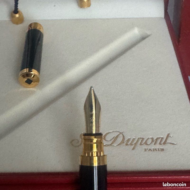 Stylo Plume De Prestige ST Dupont En Laque Noire - Modèle Ligne D, Plume Or 14k, Très Bon état