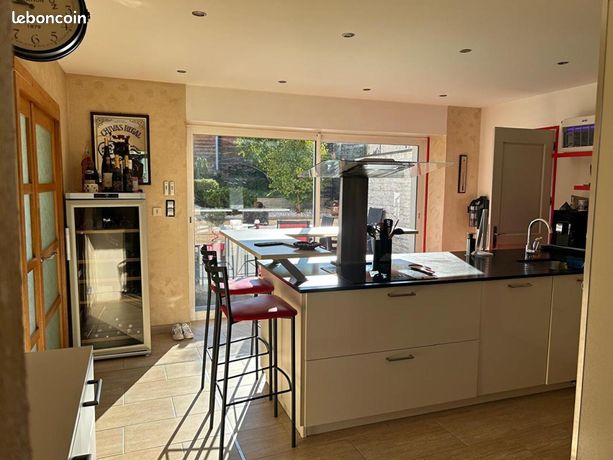 Maison 11 pièces 273 m²