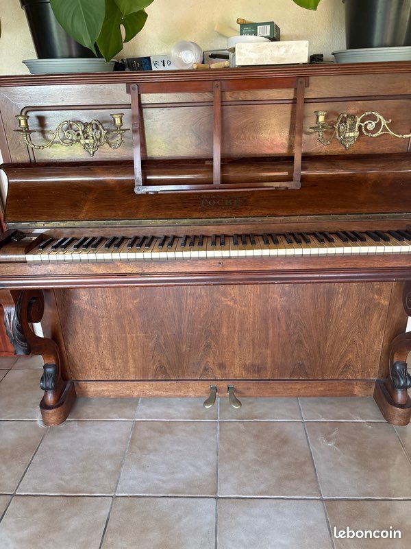 Piano bois ancien (image 1)