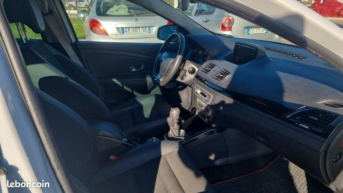 Renault Megane III Berline 5 ptes. Bose Edition (image 4)