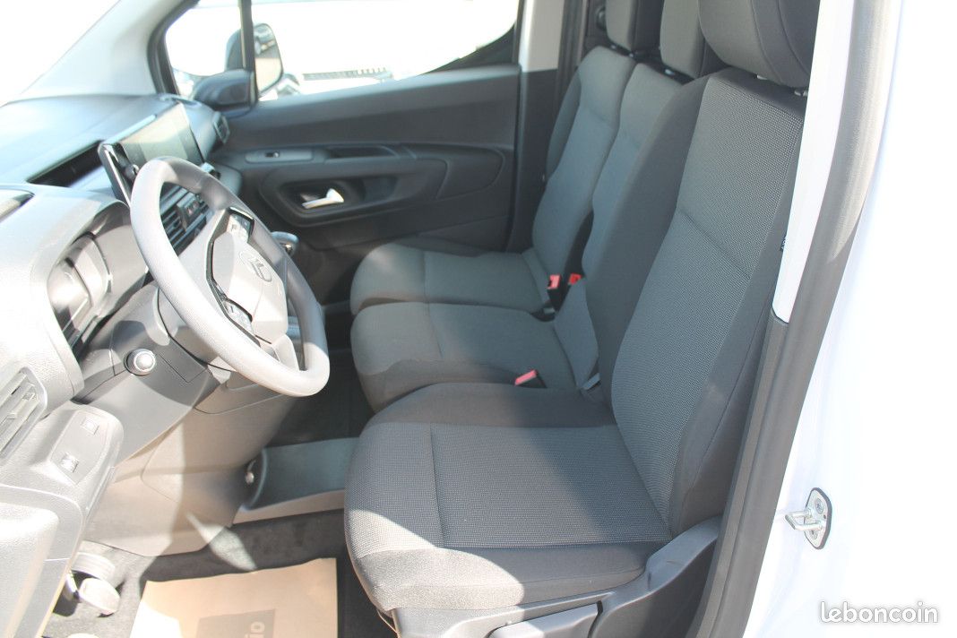 Citroën Berlingo III (2) Van Taille M 650KG Blue-HDI 100 S&S , Caméra de recul, Android auto, Cabine extenso sortie le 28/08/2025 , 10 Kilomètres - 17 000 hors taxe (image 5)