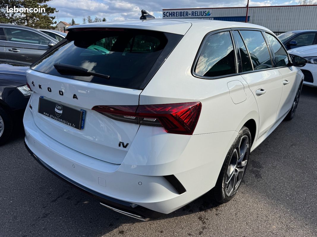Skoda OCTAVIA COMBI RS 1,4L TSI PHEV IV 245CV BVA 1ère MAIN (image 10)
