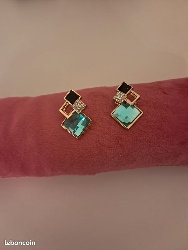 Boucles d'oreilles losanges cristal swarovski (image 4)