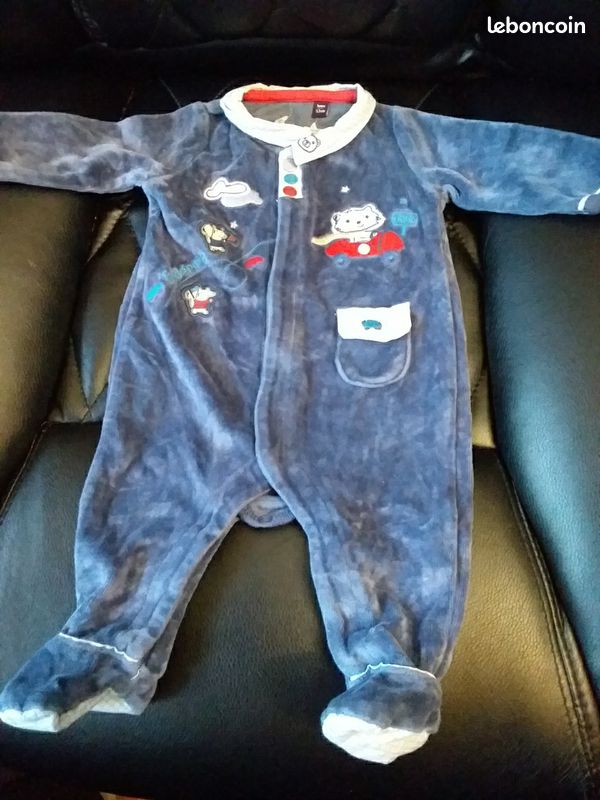 Pyjama bebe mixte très bon état taille mois euros Vêtements bébé
