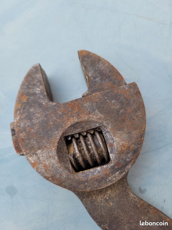 Outil Clée à molette ancienne (image 7)
