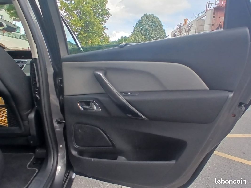 CITROEN C4 SPACETOURER PureTech 130 SS Shine (image 37)