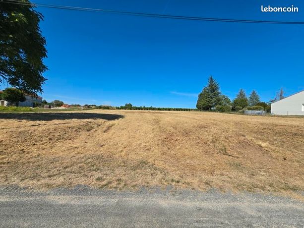 Terrain 1 350 m² Clion