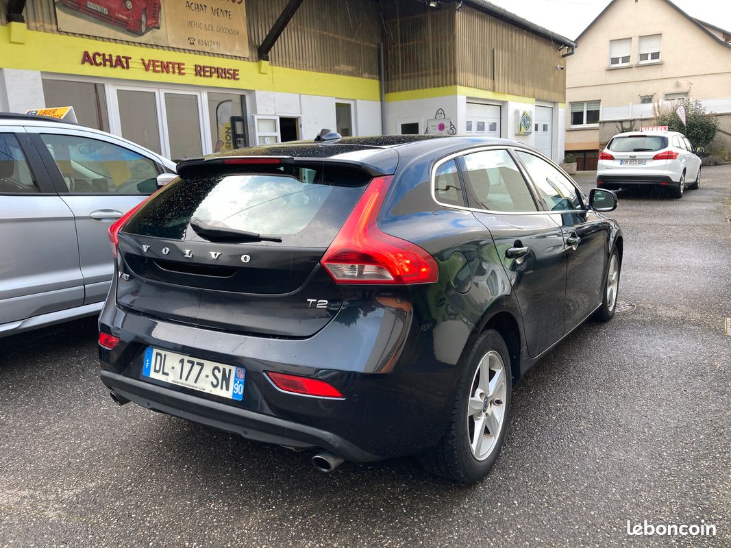 VOLVO V40 T2 120ch ESSENCE MOMENTUM (image 3)