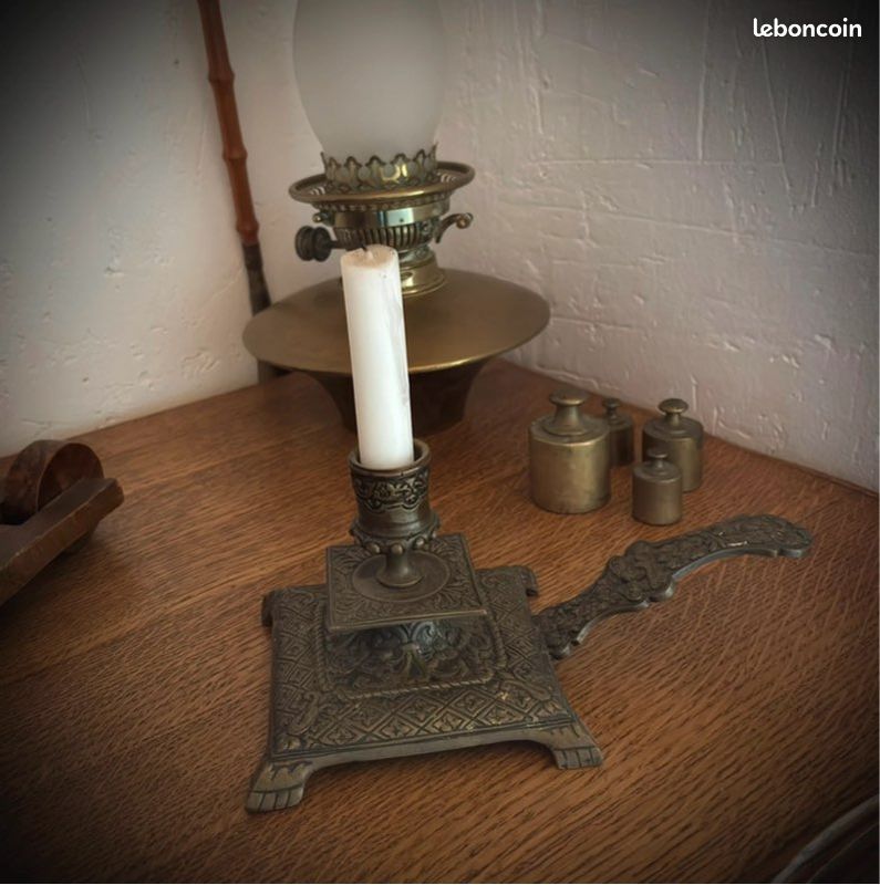 Ancien Bougeoir En Bronze - Objet Décoratif Vintage, Sans Marque