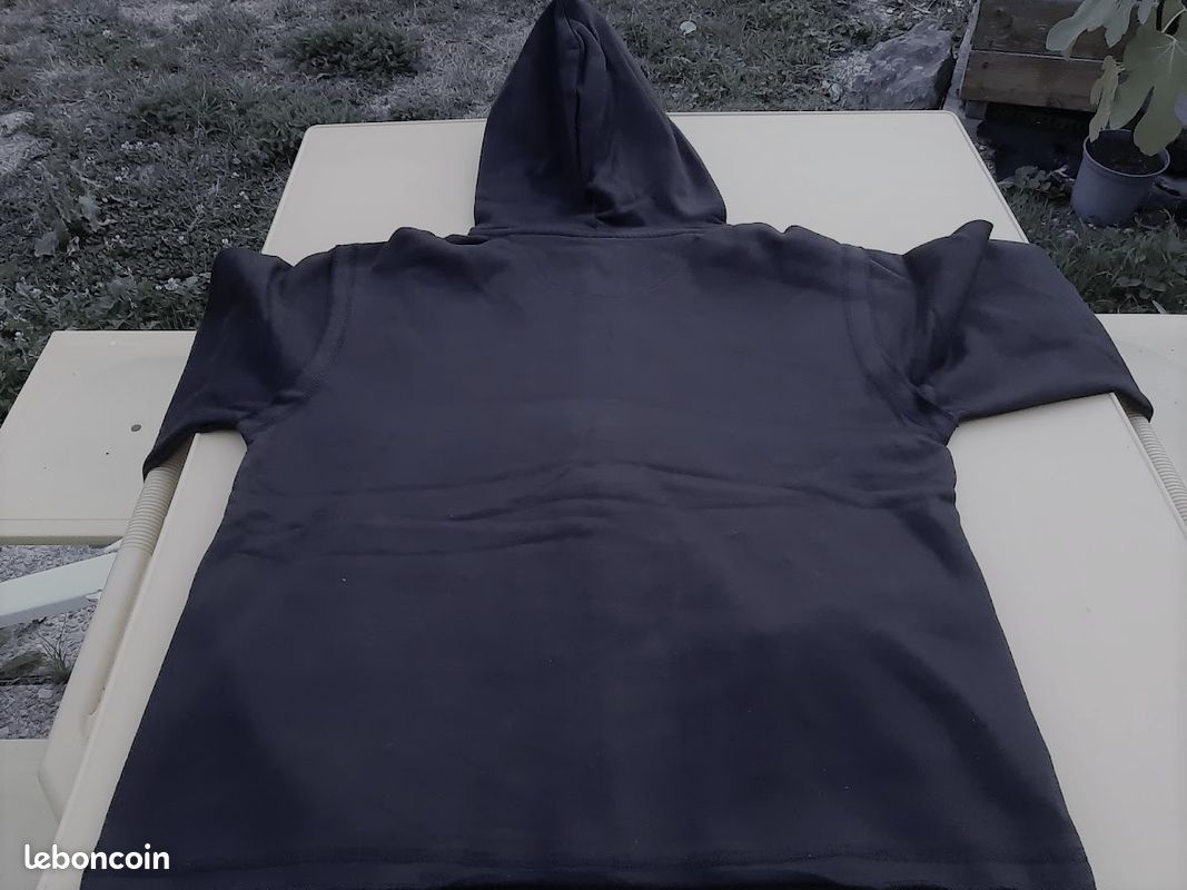 Gilet sweet capuche femme noir polyester et coton Disponible taille L ou M ou S VALEUR 29 (image 2)