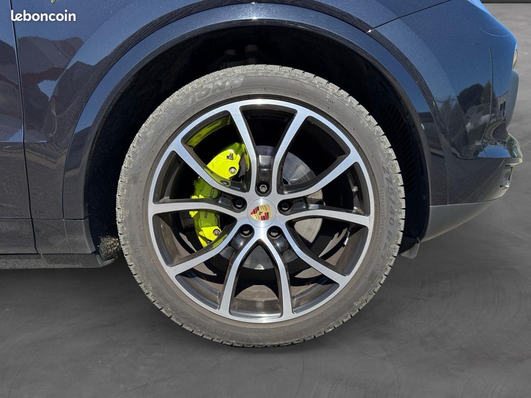 Porsche Cayenne 3.0 V6 E-Hybrid 462 attelage toit ouvrant suivi complet Porsche garantie 12 mois (image 18)