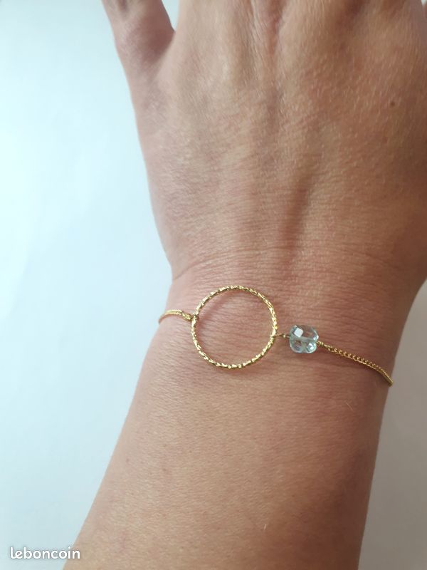 Bracelet en plaqué or 18 carat et pierre semi précieuse d'aigue