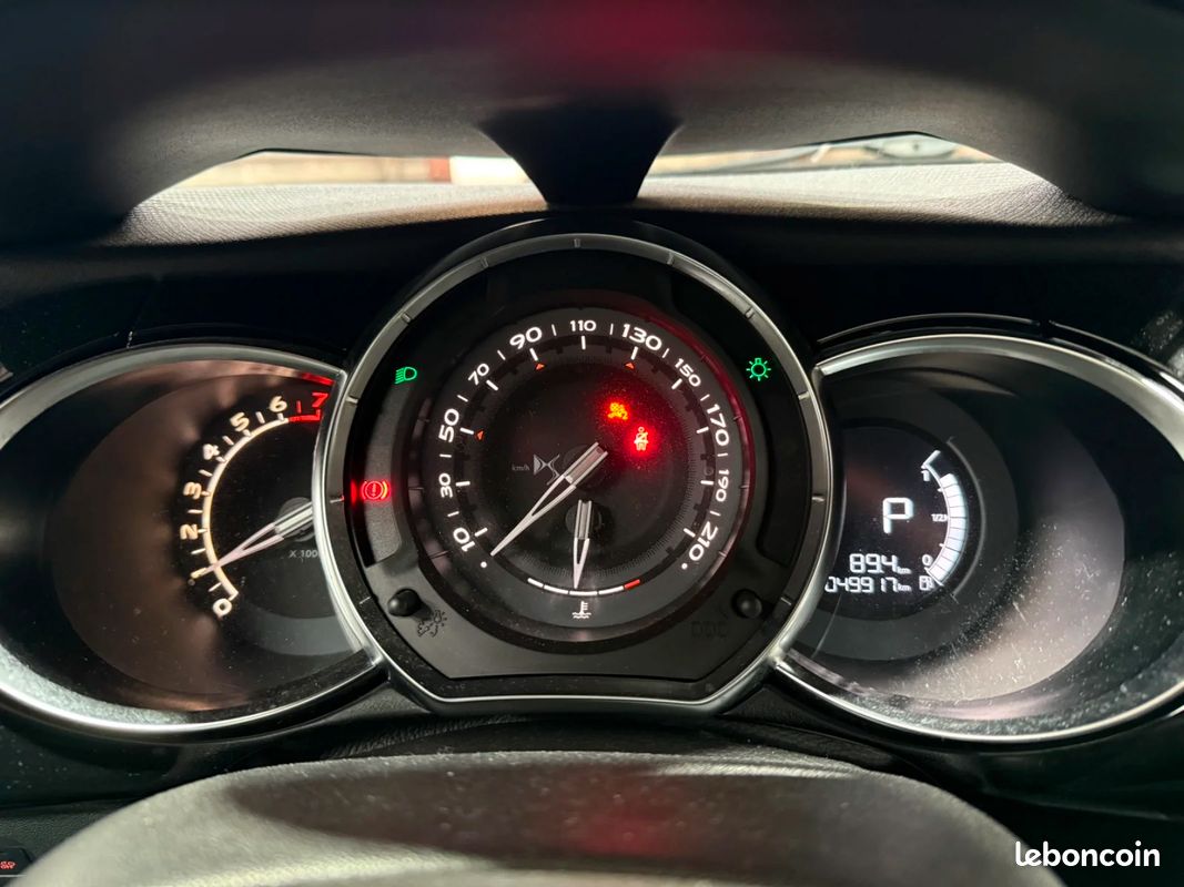 DS DS 3 1.2 110 cv Sport Chic / BOITE AUTOMATIQUE / DISTRIBUTION OK / SIÈGES CHAUFFANTS / BLUETOOTH (image 24)