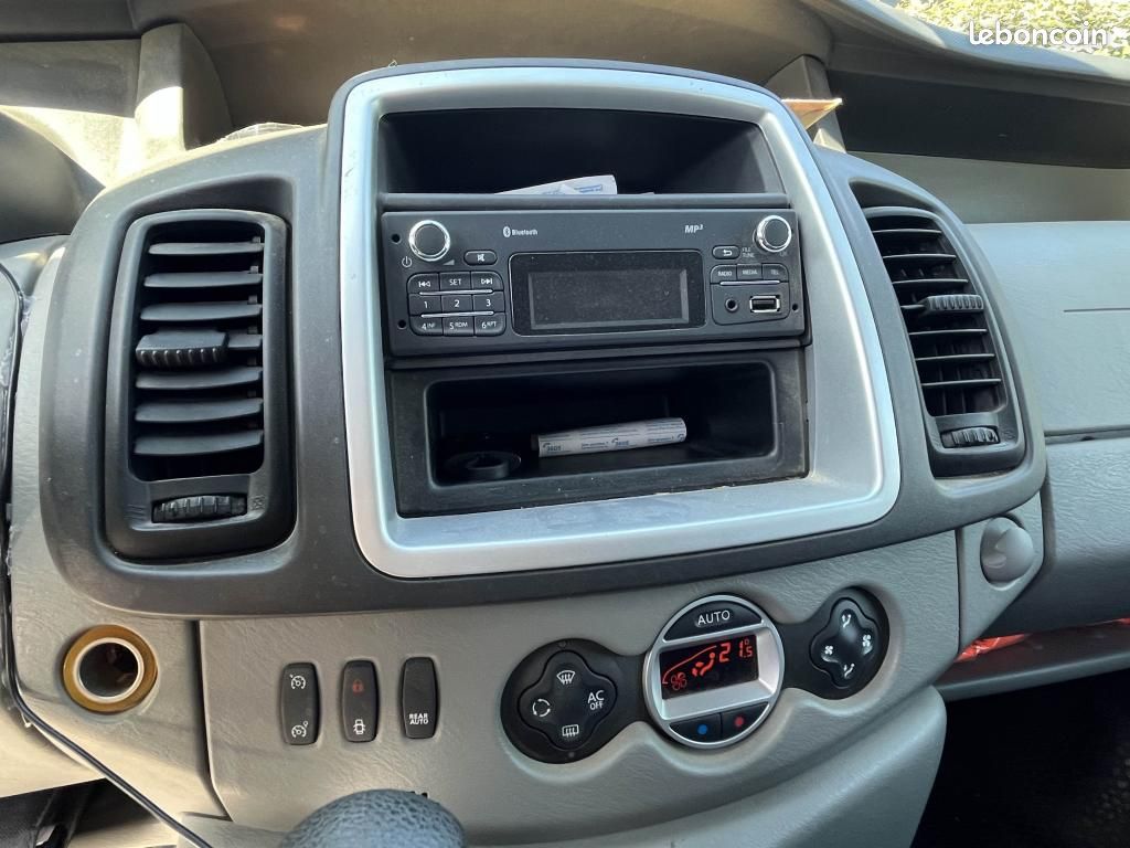 RENAULT TRAFIC Passenger L1H1 2.0 dCi 115 - AMÉNAGÉ OU 8 PLACES - BVA - FULL ENTRETIEN - 2E MAIN (image 15)