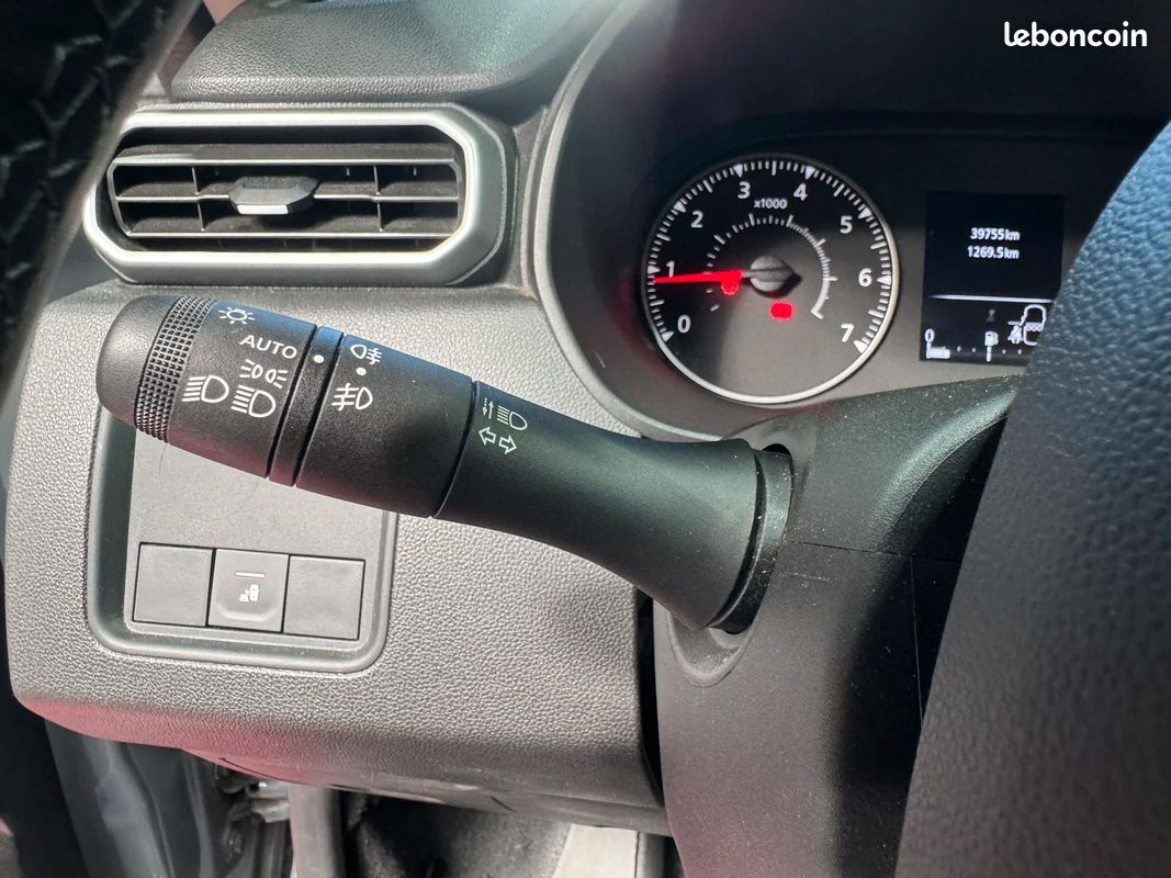 DACIA DUSTER 115cv 4x2-B Journey / CarPlay / Caméra 360° / Siège Chauffant / Roue de Secours (image 36)