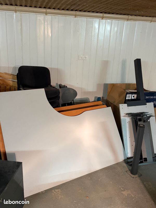 Bureau "professionnel" en très bon état (image 1)