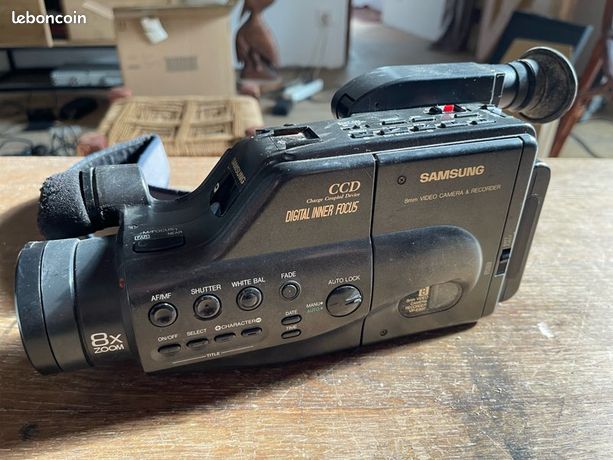 Caméscope Sony avec Écran et Stabilisateur - SAGA 8MM