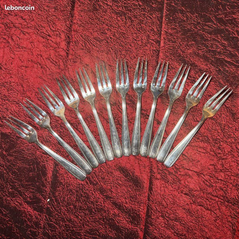 12 FOURCHETTES À dessert anciennes en métal argenté - Coffret d'origine EUR 45,00 - FR