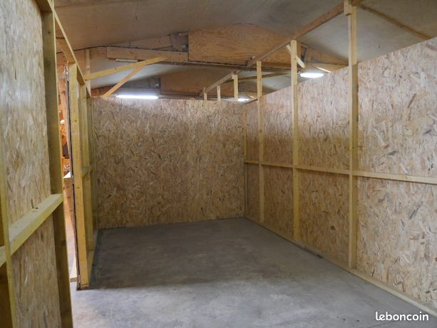 Espaces de stockage à louer / box