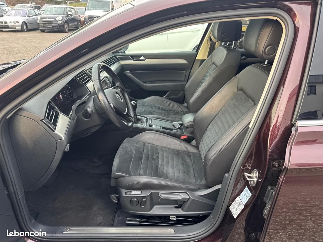 Volkswagen Passat SW Highline 1.4 TSI 150 ch / Virtual Cockpit Toit panoramique Caméra LED (image 14)