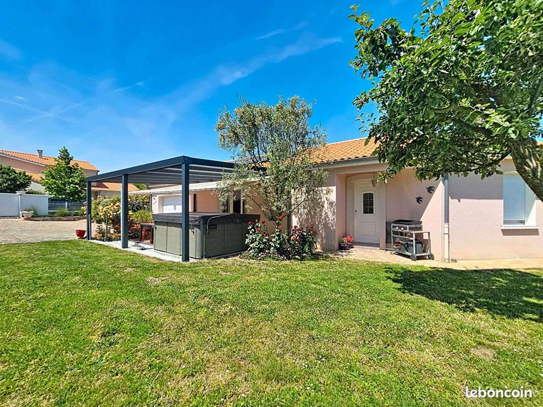 Maison 4 pièces 101 m² · à Vic-le-Comte · 101 m² · 325 000 €