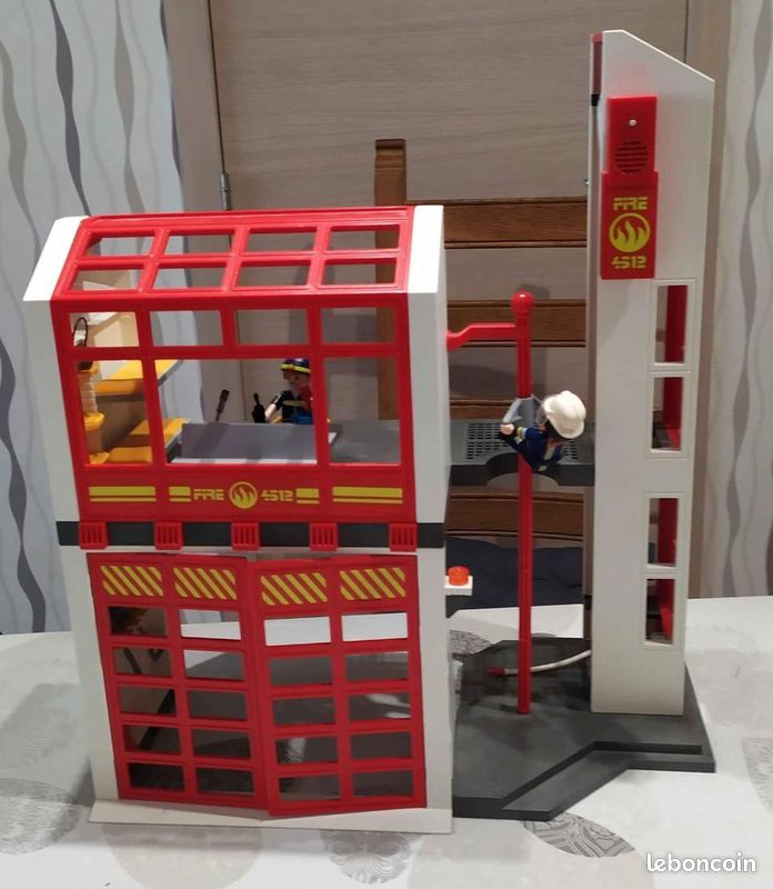 Caserne des pompiers Playmobil (sans boite) (image 1)