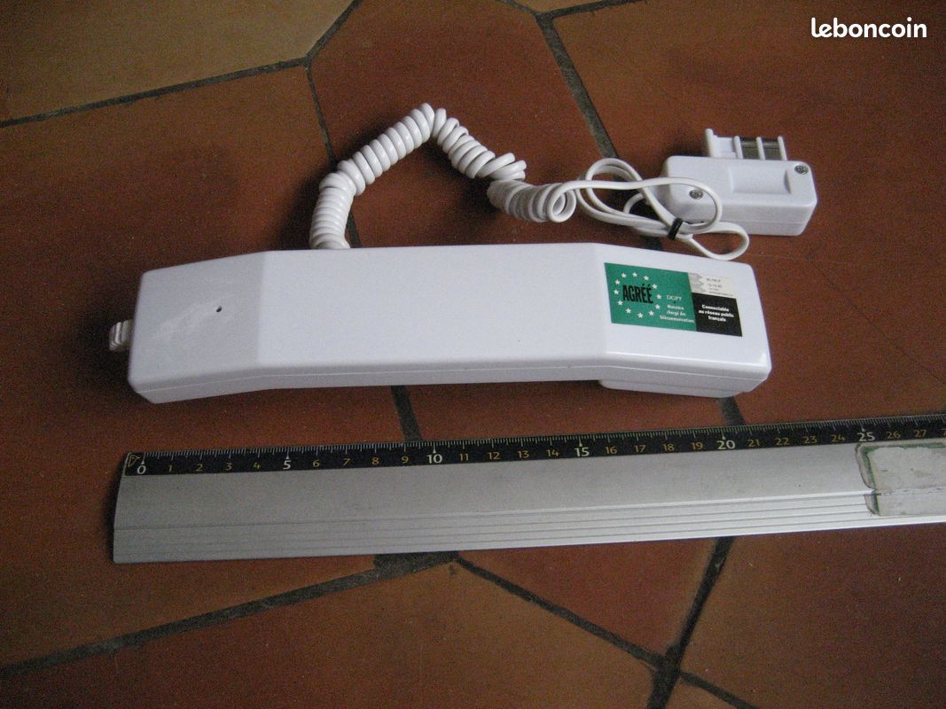 Téléphone à fil blanc (image 1)