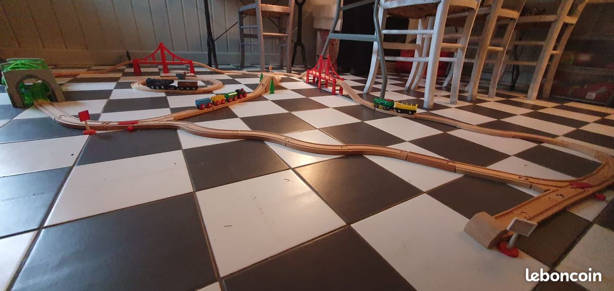 Circuit de trains en bois (75 pièces) (image 3)