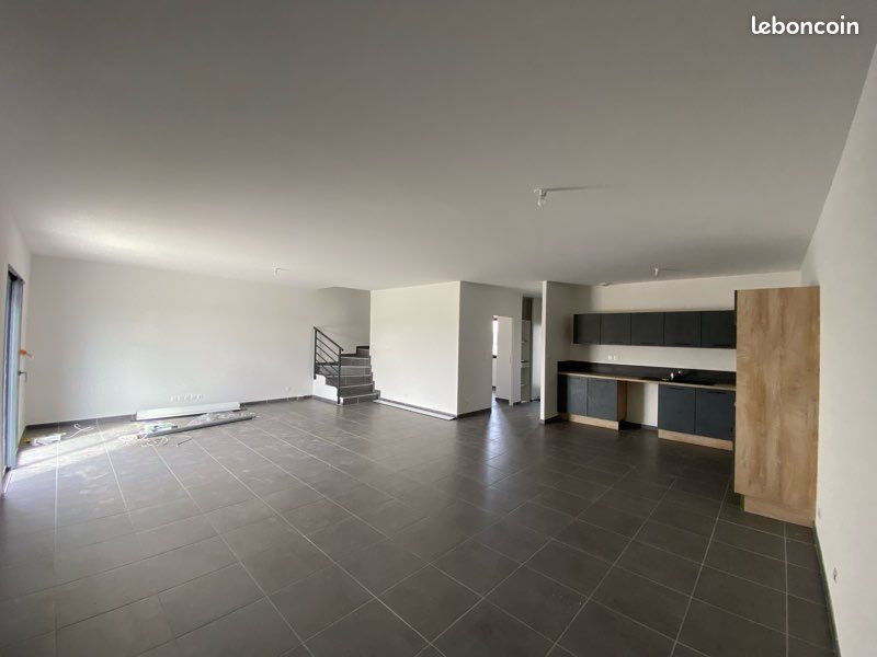 Maison 4 pièces 130 m² · à Montélimar · 130 m² · 1 300 €