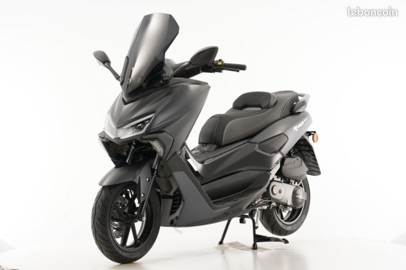 Rmax Euro 5 2026 Scooter JM KeylessGo Carplay USB Full options (image 11)