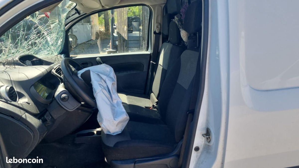 Renault kangoo accidentee annee 2020 (image 2)