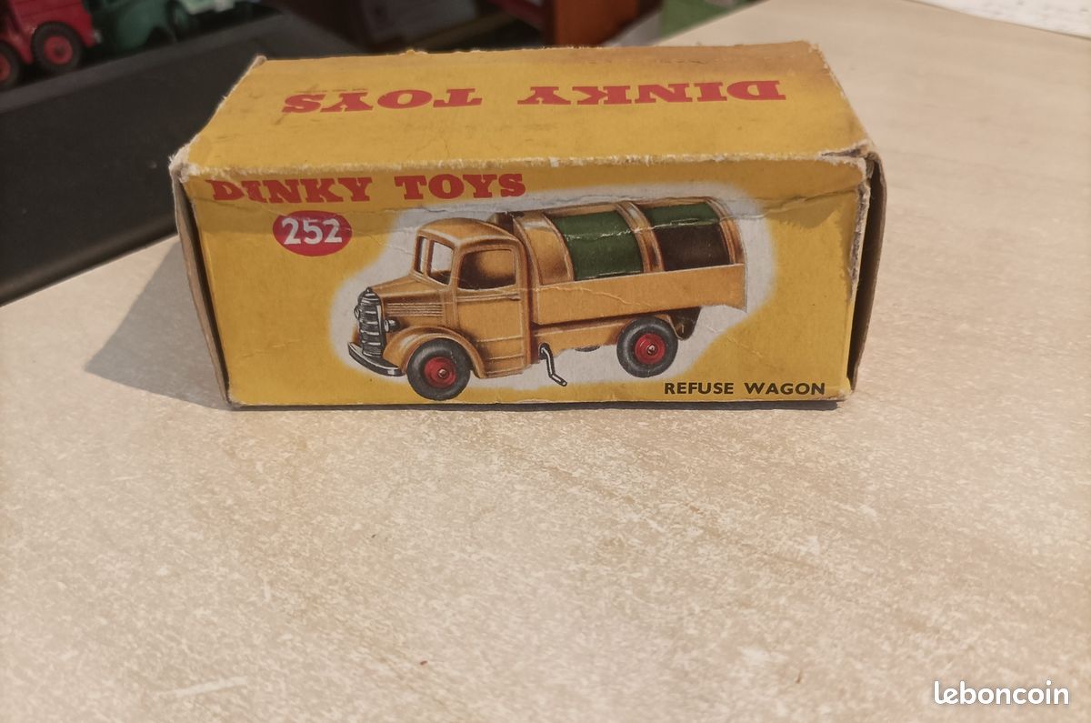 Wagon Couvert Dinky Toys N°25b - Vert Avec Moyeux Verts - Miniature Ancienne Sans Boîte