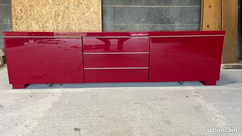 Grand meuble TV design laqué rouge brillant (image 1)