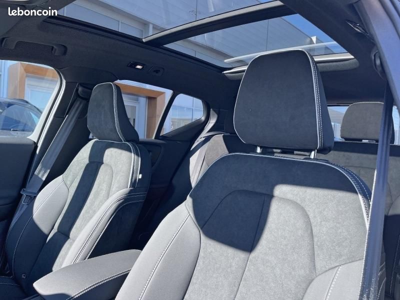Volvo EX40 Single Extended Range 252ch Black Edition (image 6)