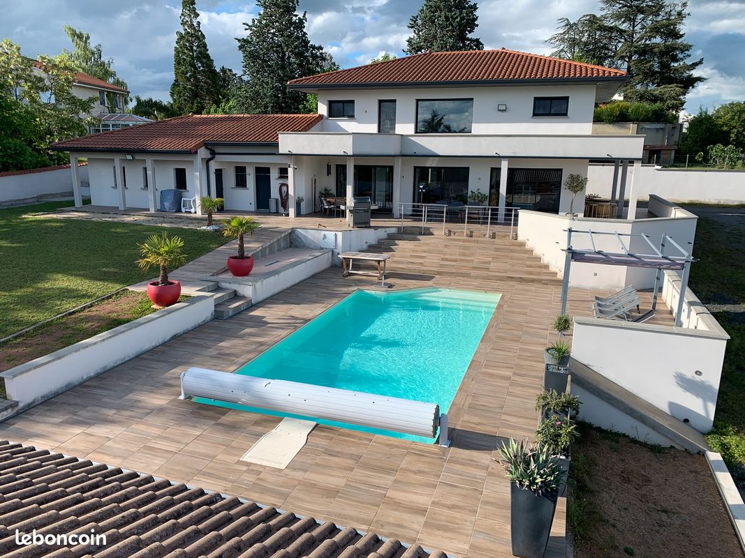 Maison 10 pièces 196 m² · à Saint-Galmier · 196 m² · 840 000 €