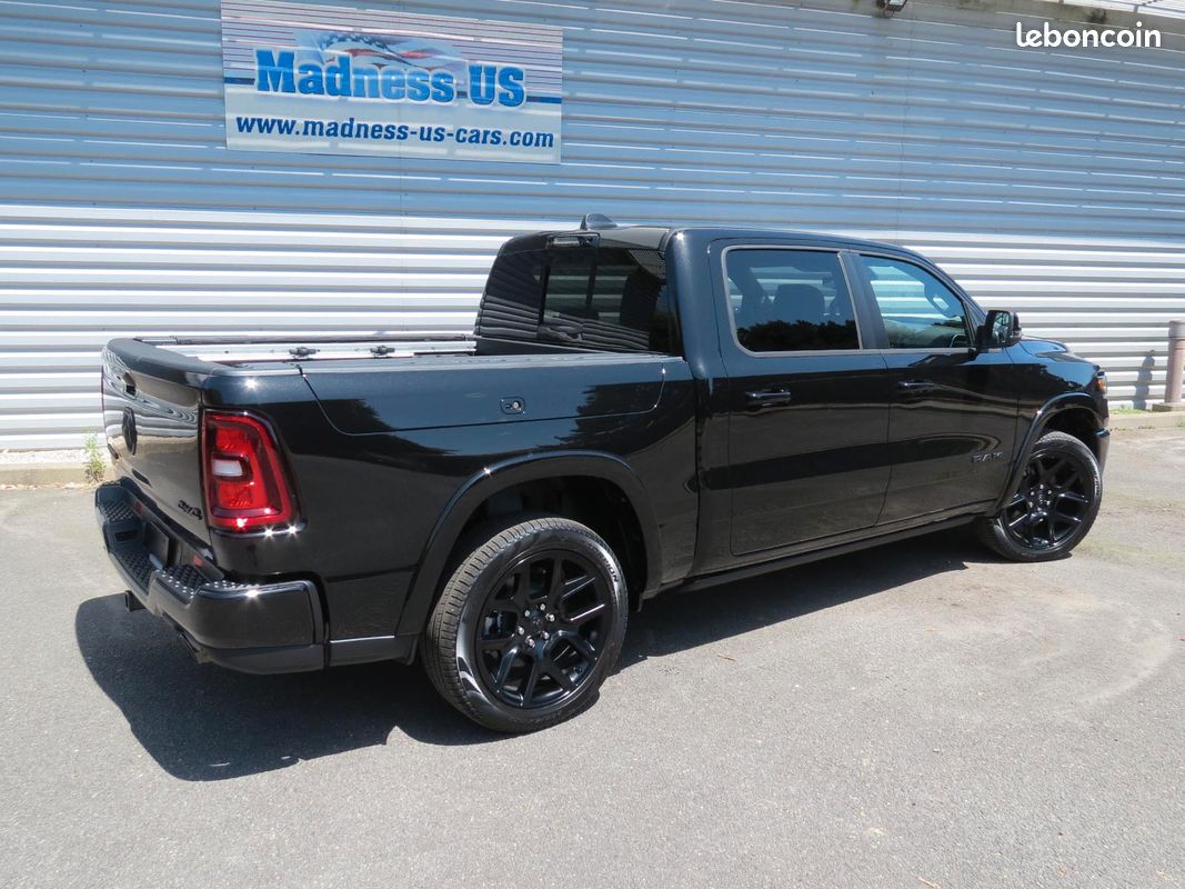 Dodge Ram 1500 Laramie Night Edition 2026 (image 2)
