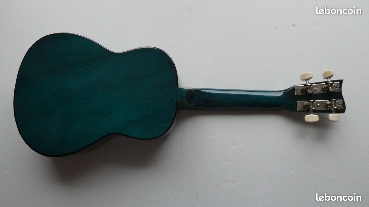 Ukulélé de marque ISSAKU + la méthode par Cyril Lefebvre (image 5)