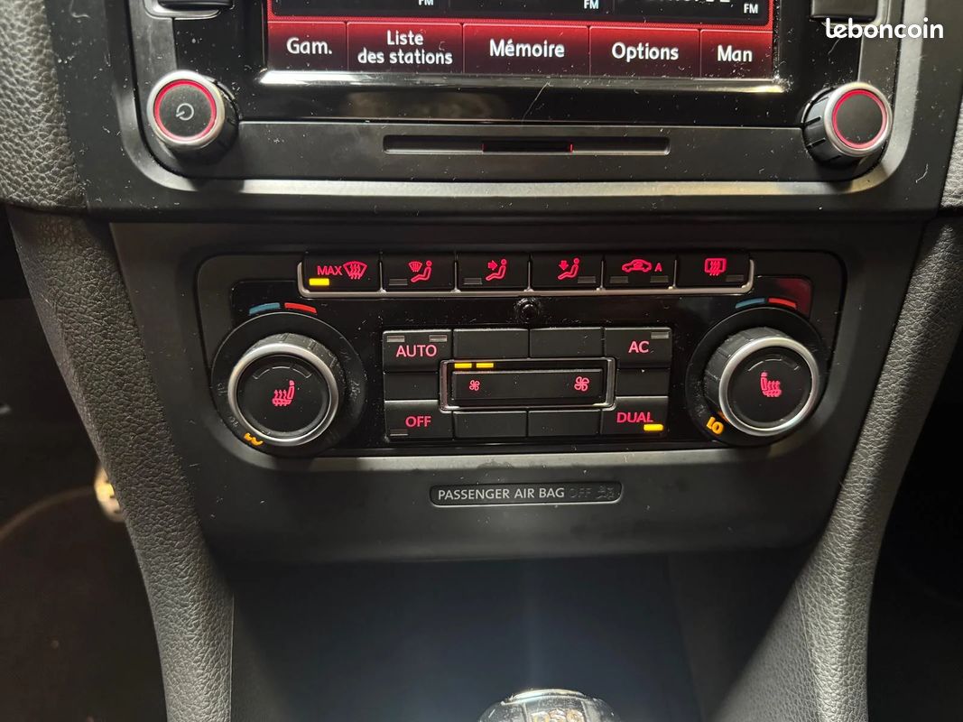 Volkswagen GOLF 6 GTI 2.0 TSI DSG Adidas / Dynaudio / Toit ouvrant panoramique / Sièges Chauffants (image 38)