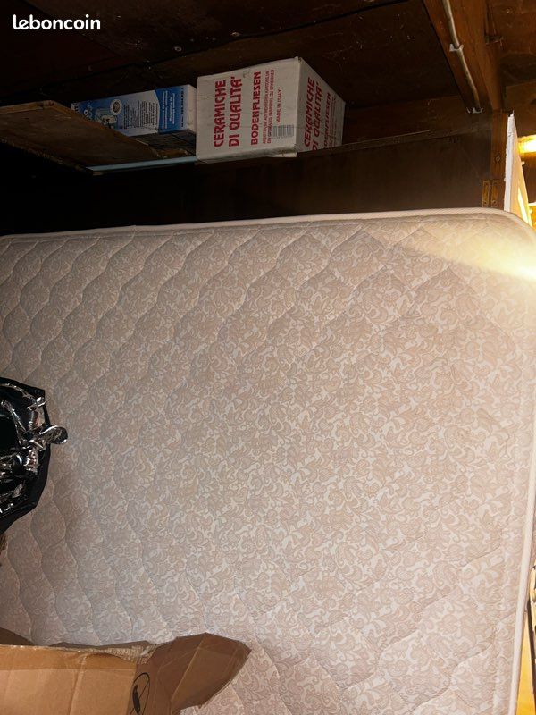 Matelas. Vente pour cause déménagement. ,1,40x1,90 (image 1)